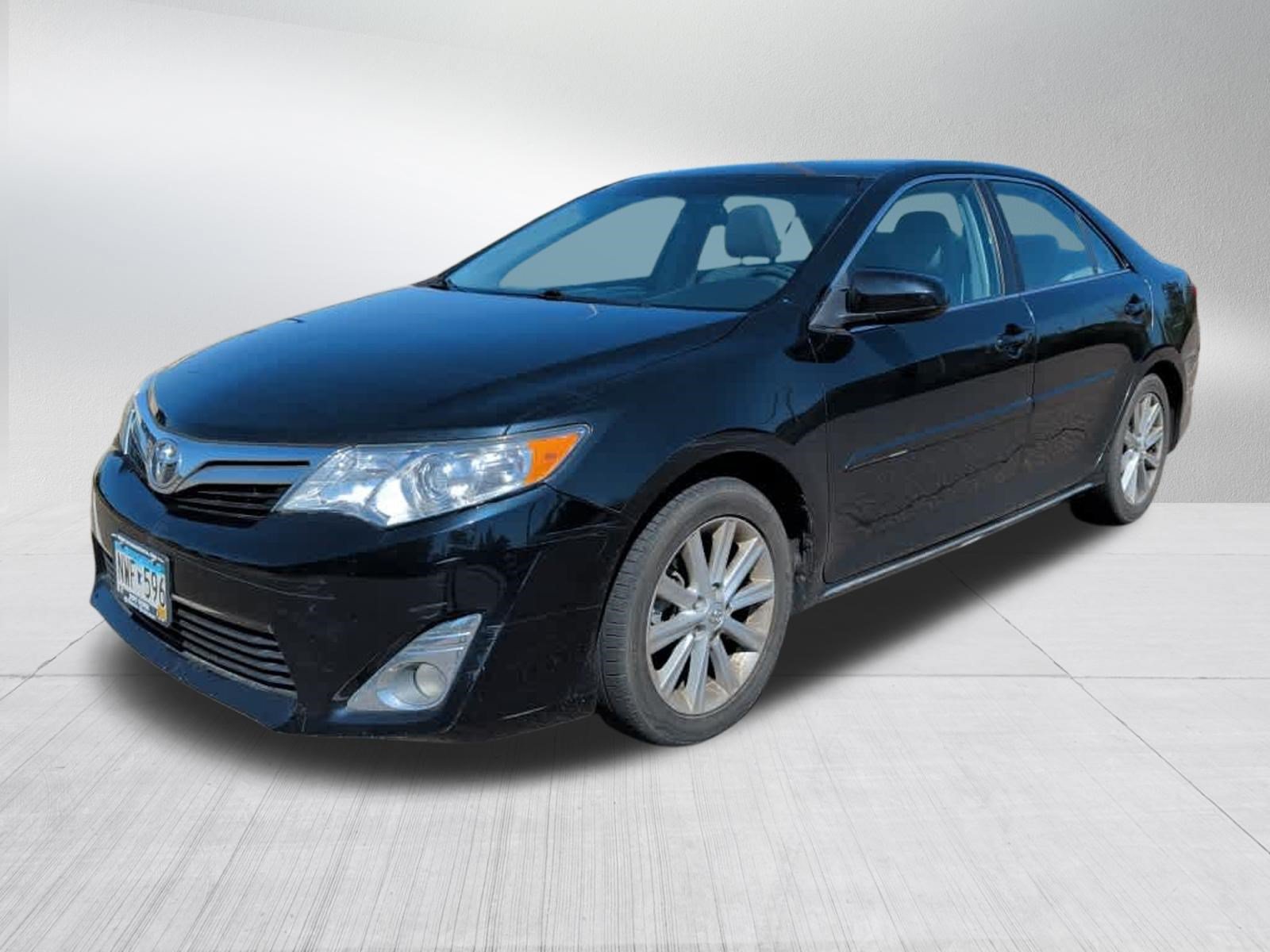 Used 2013 Toyota Camry XLE w/ Leather Pkg FWD image 3