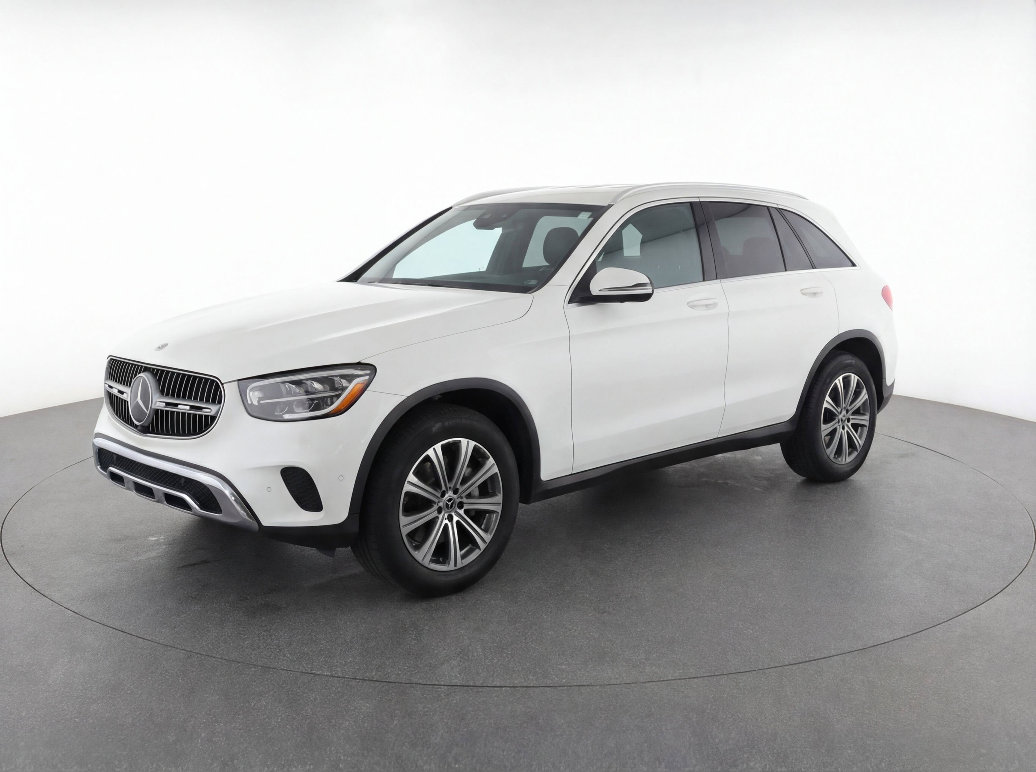 Used 2024 Mercedes-Benz GLC 300 4MATIC image 3