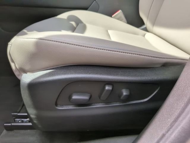 Certified 2022 Cadillac XT4 Luxury w/ Cold Weather Package FWD image 14