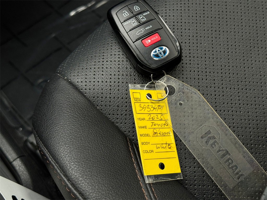 Certified 2025 Toyota Sienna Platinum image 45