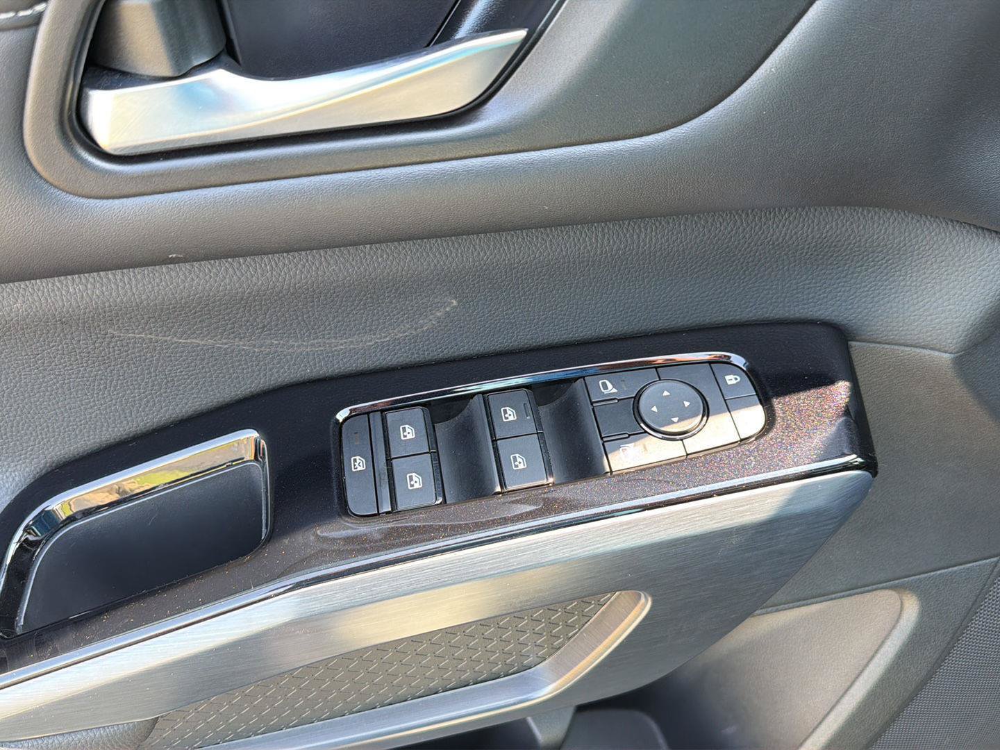 Used 2024 Nissan Pathfinder SL w/ SL Premium Package FWD image 34