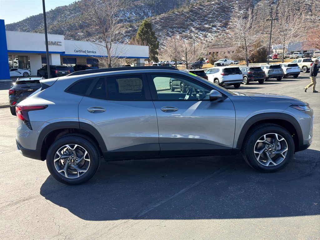 Used 2026 Chevrolet Trax LT w/ LT Convenience Package image 8