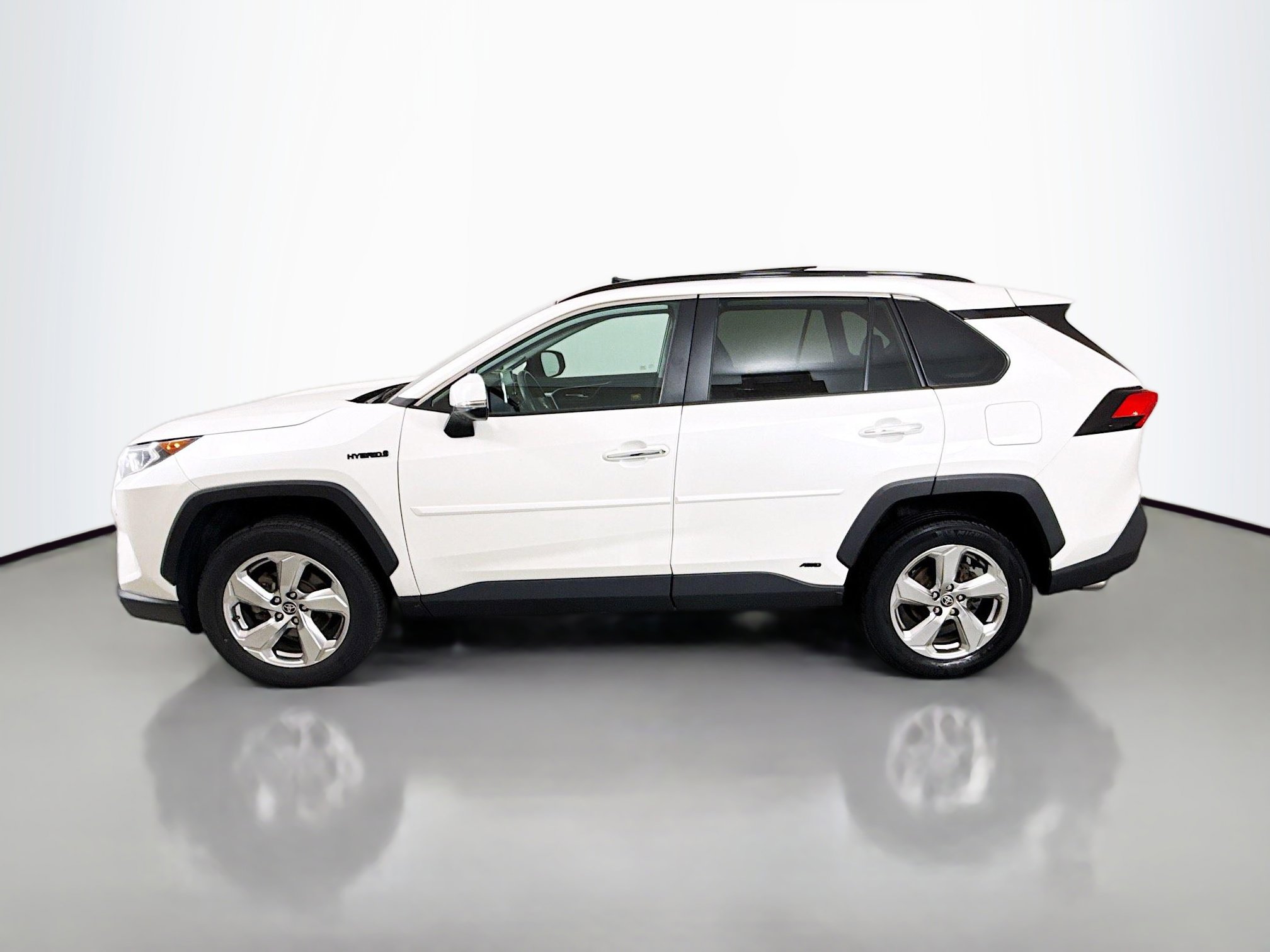 Used 2021 Toyota RAV4 Limited AWD/4WD image 4