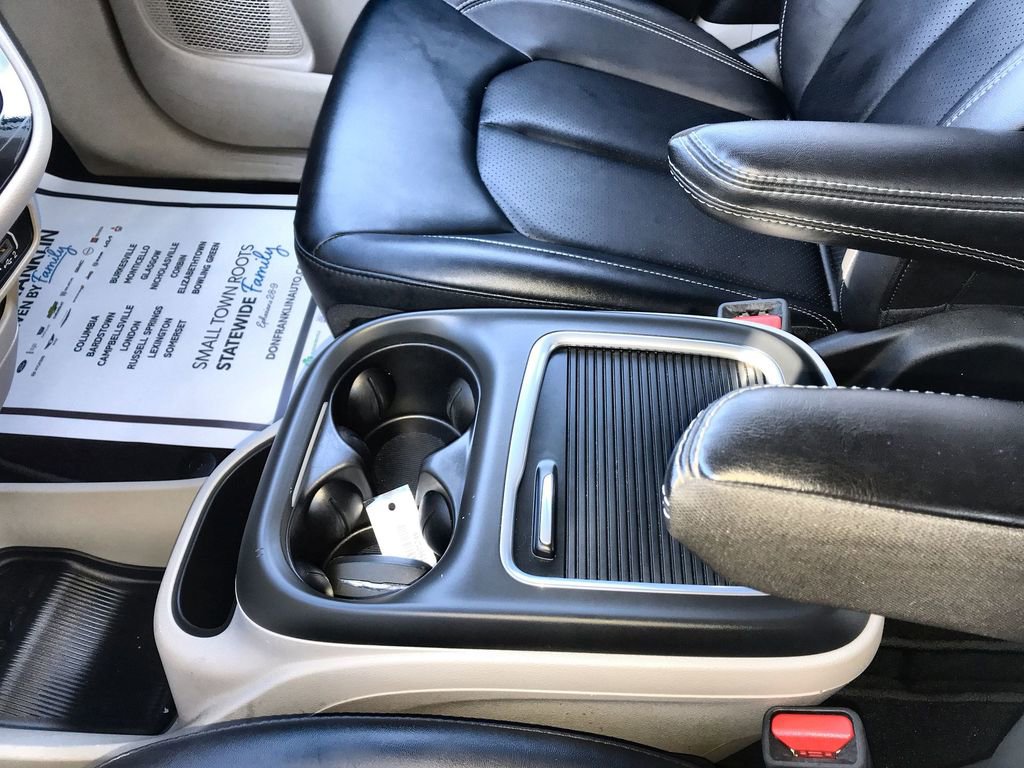 Used 2024 Chrysler Pacifica Touring-L FWD image 20