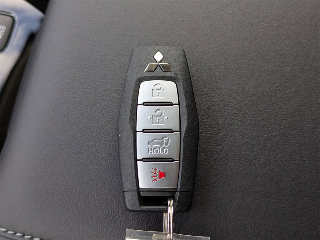 New 2025 Mitsubishi Outlander SE image 30