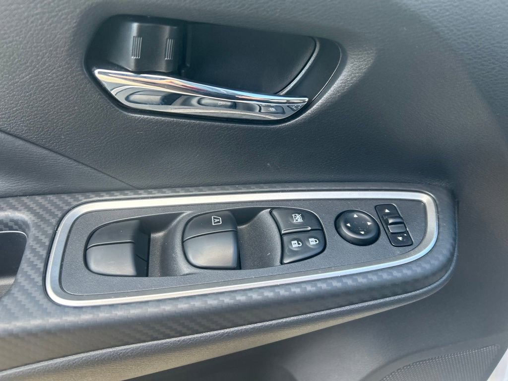 Used 2025 Nissan Versa SR w/ Trunk Package image 12