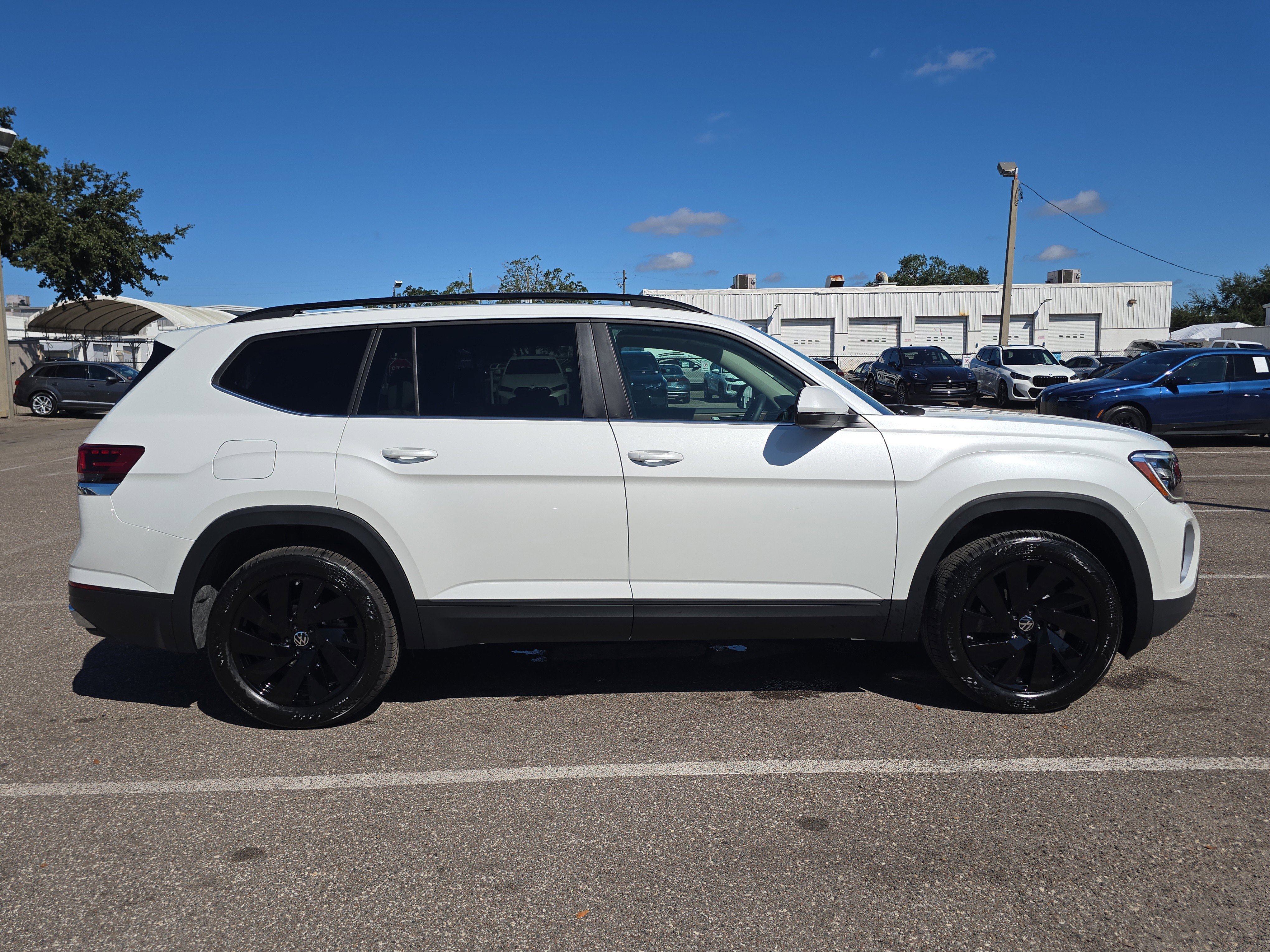 New 2026 Volkswagen Atlas SE image 4