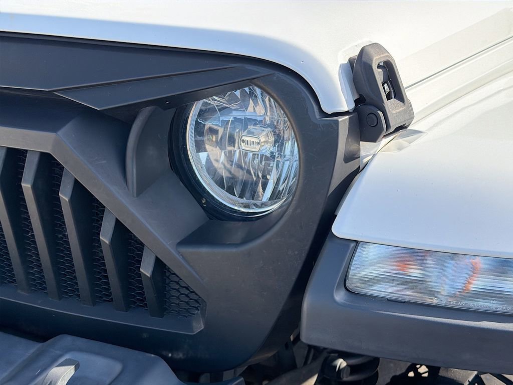 Used 2020 Jeep Gladiator Overland w/ Safety Group image 9