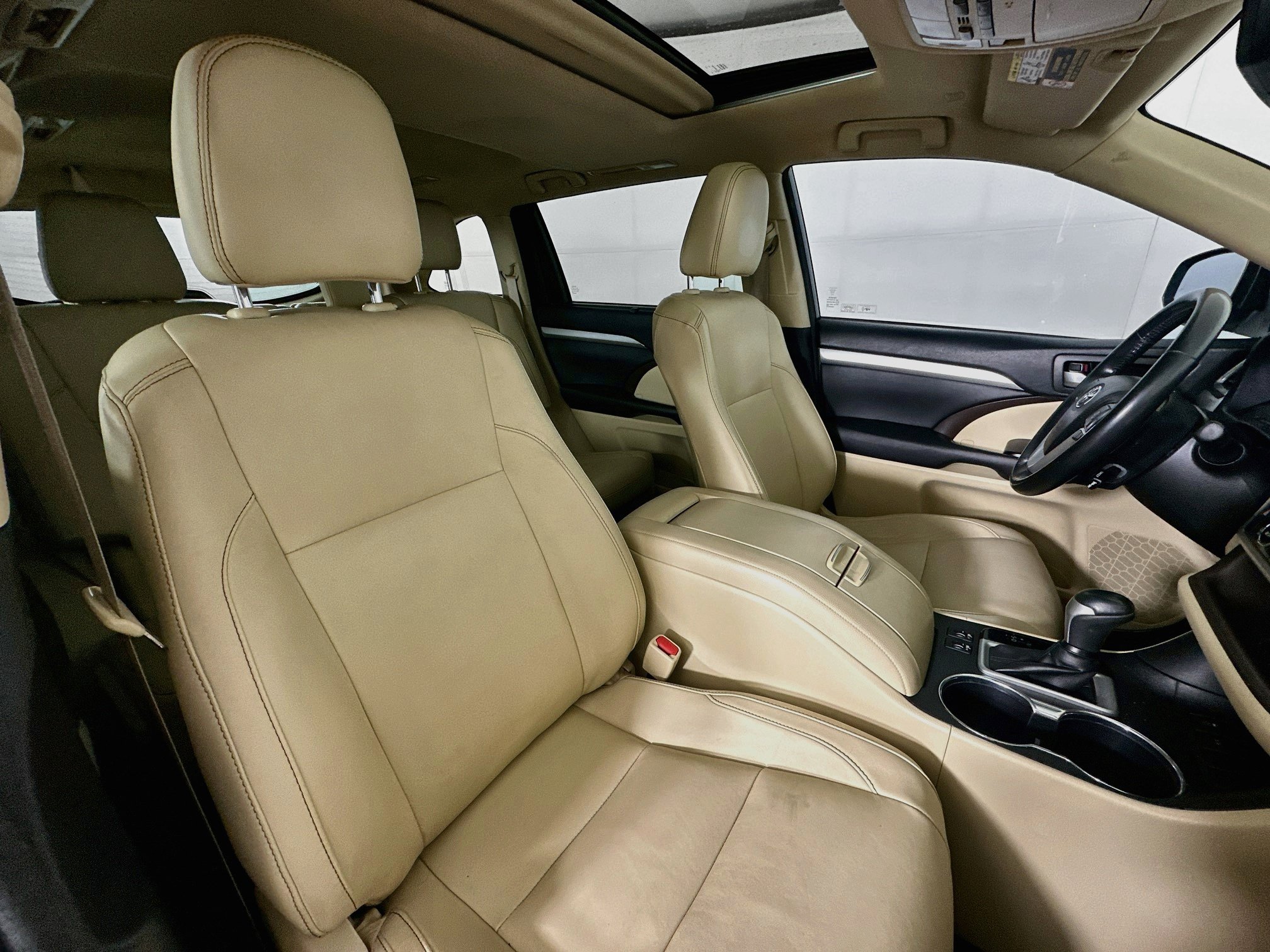 Used 2018 Toyota Highlander XLE FWD image 34