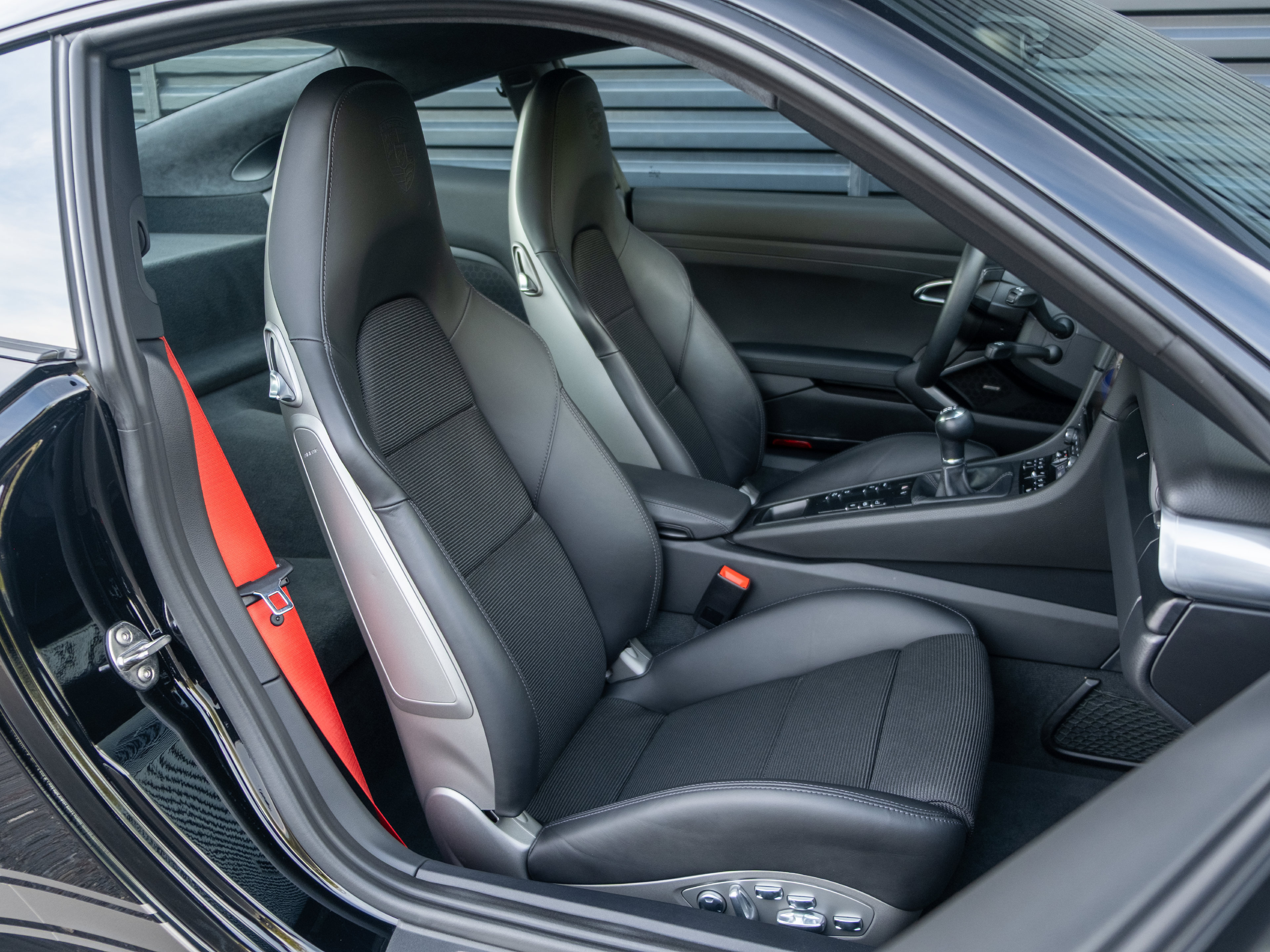 Certified 2018 Porsche 911 GT3 RWD image 37