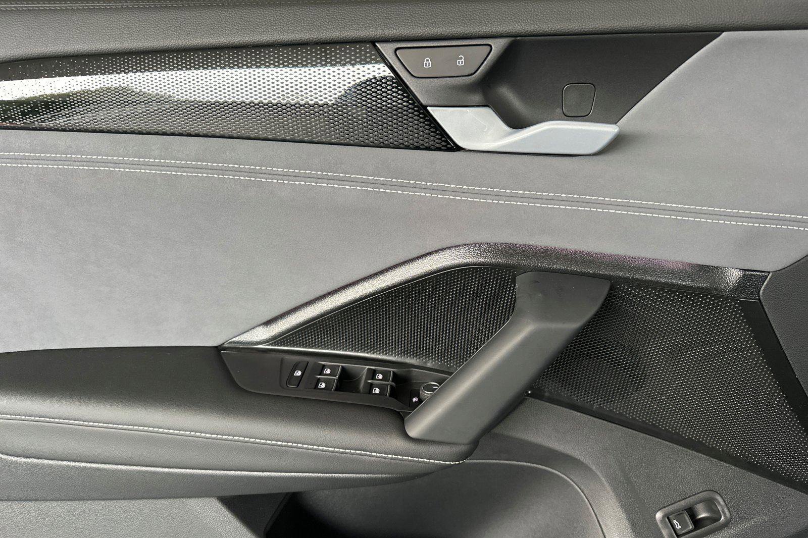 New 2026 Volkswagen Tiguan SE R-Line image 10