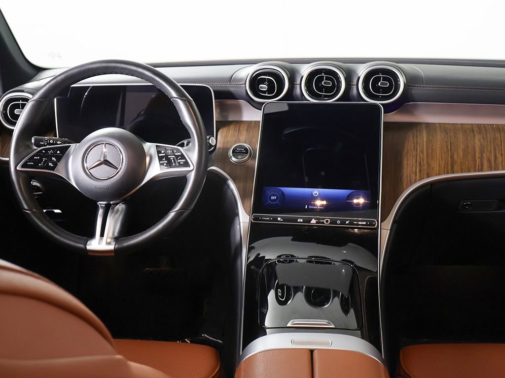 Used 2025 Mercedes-Benz GLC 300 4MATIC image 30