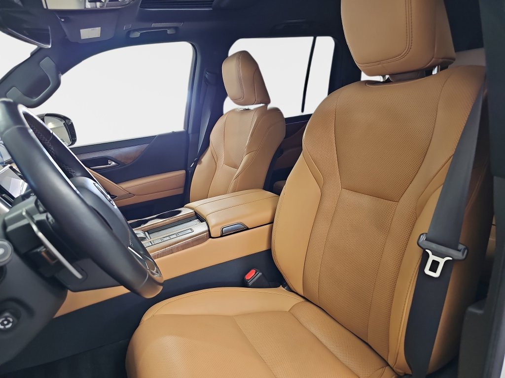 Used 2022 Lexus LX 600 4WD w/ Appearance Package image 18