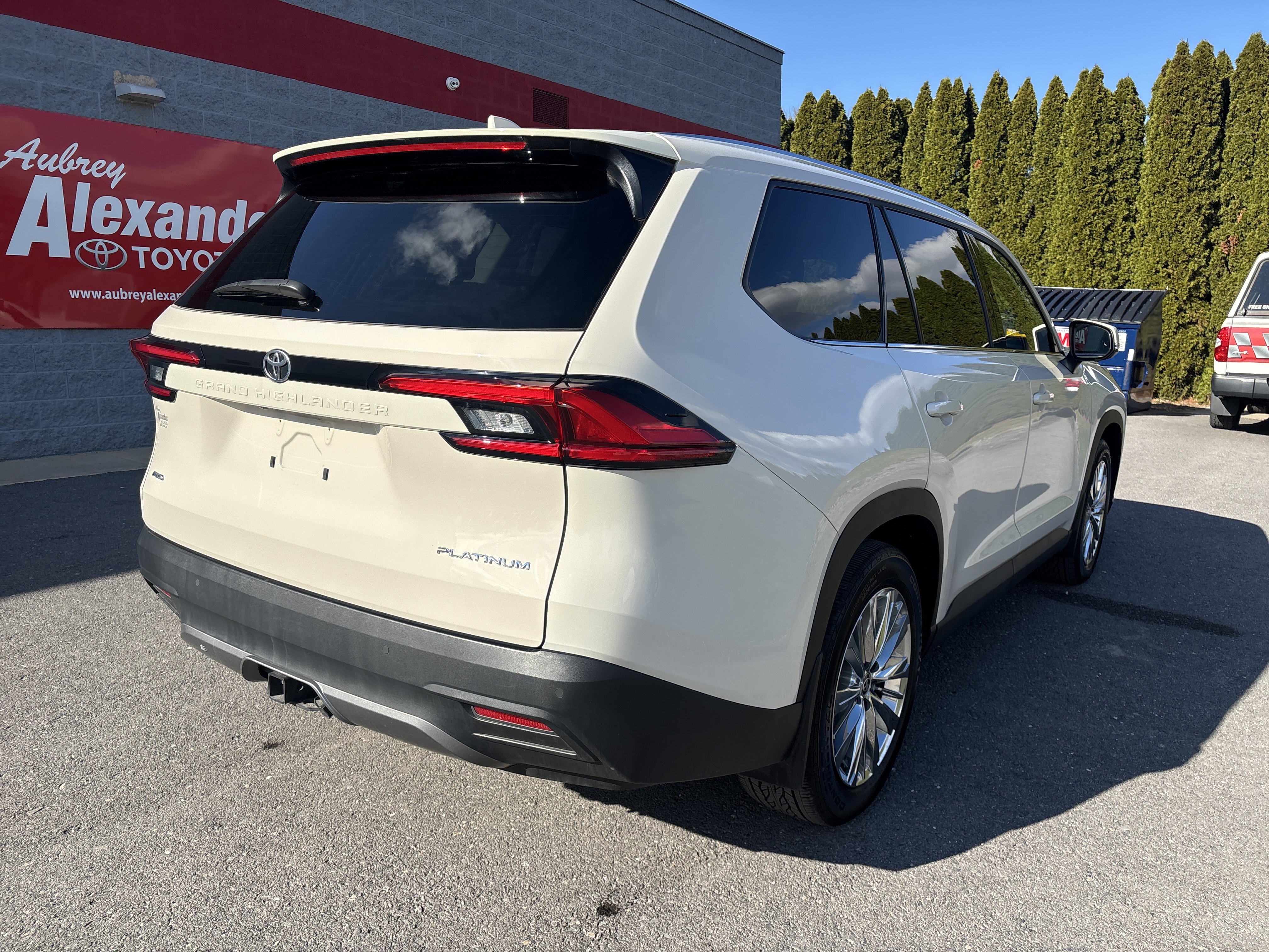 Used 2024 Toyota Grand Highlander Platinum image 3