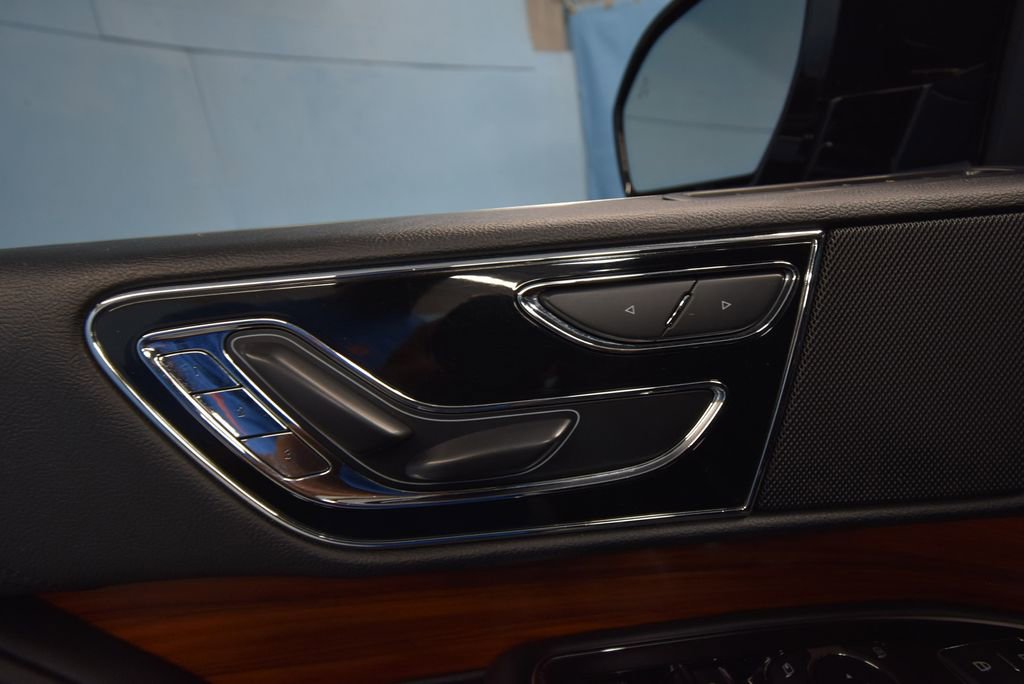 Used 2019 Lincoln Navigator Select AWD/4WD image 6