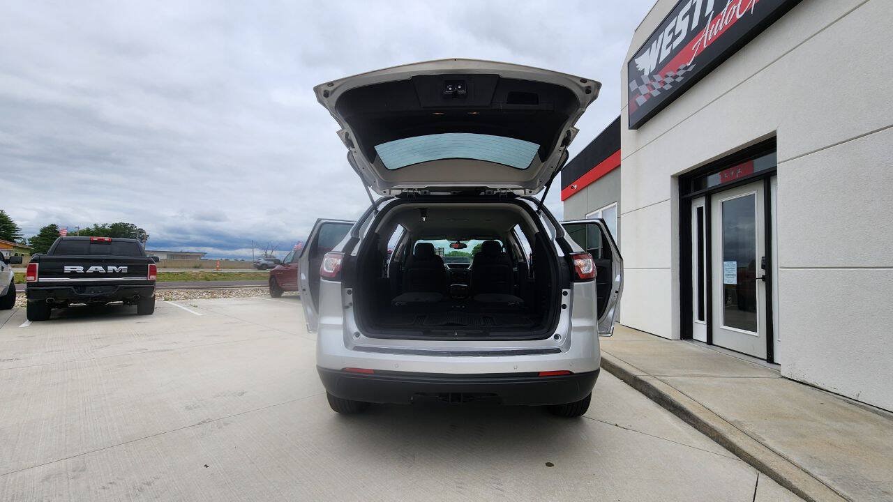 Used 2017 Chevrolet Traverse LT w/ Style and Technology Package FWD image 25