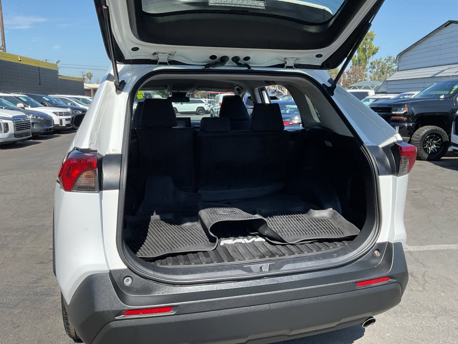 Used 2021 Toyota RAV4 LE AWD/4WD image 25