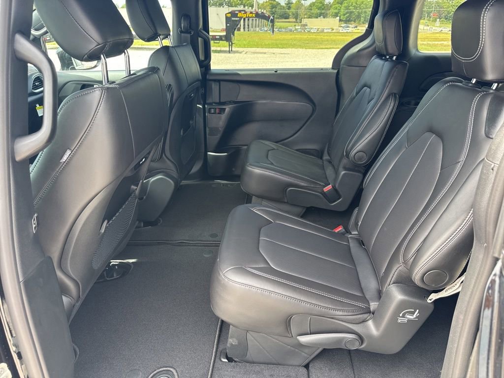 New 2026 Chrysler Pacifica Select image 17
