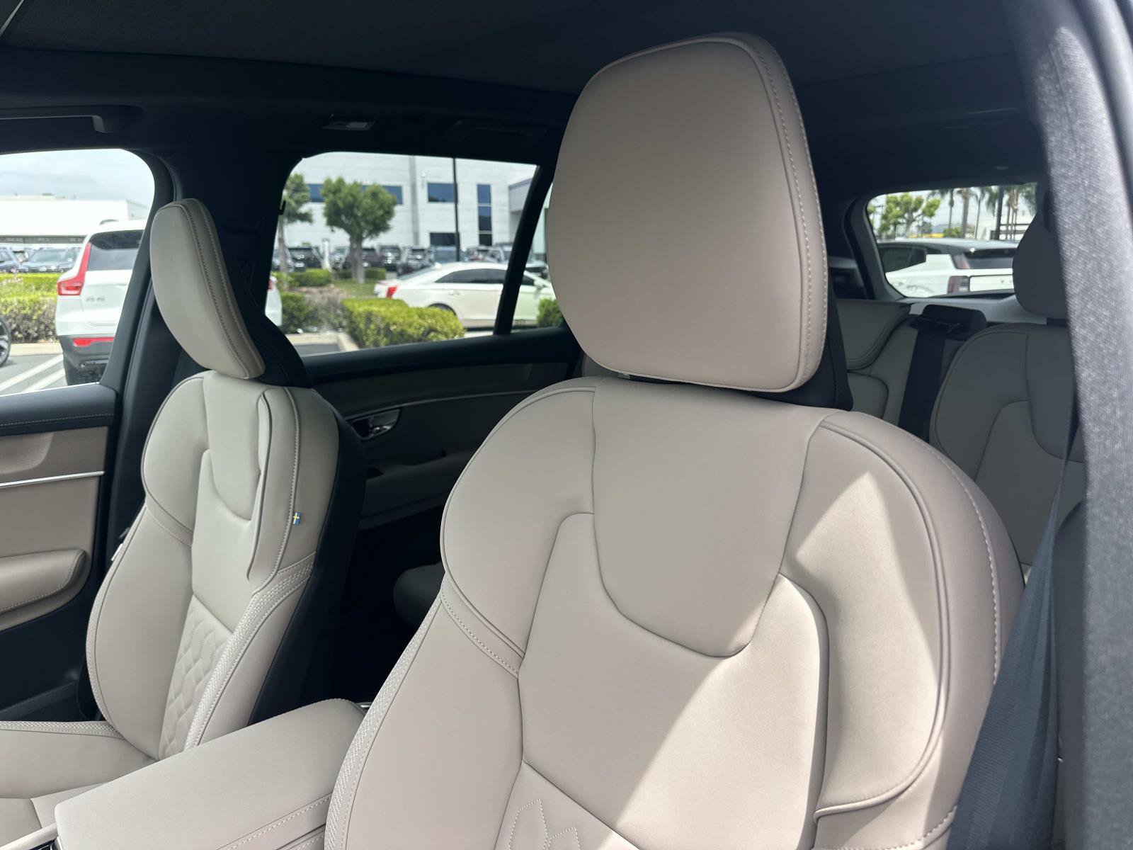 New 2026 Volvo XC90 T8 Plus w/ Protection Package Premier AWD/4WD image 15