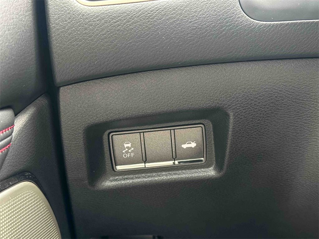 Used 2022 INFINITI Q60 Red Sport 400 w/ Carbon Fiber Package image 32