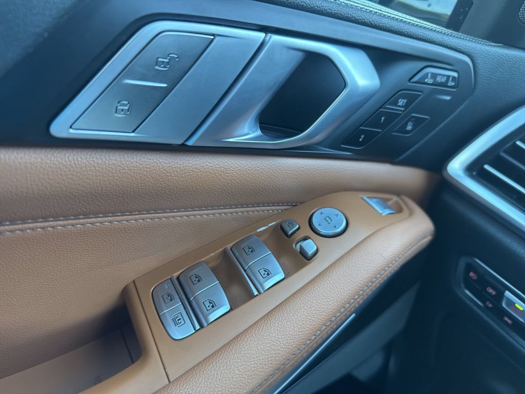 Used 2020 BMW X7 xDrive40i w/ M Sport Package AWD/4WD image 44
