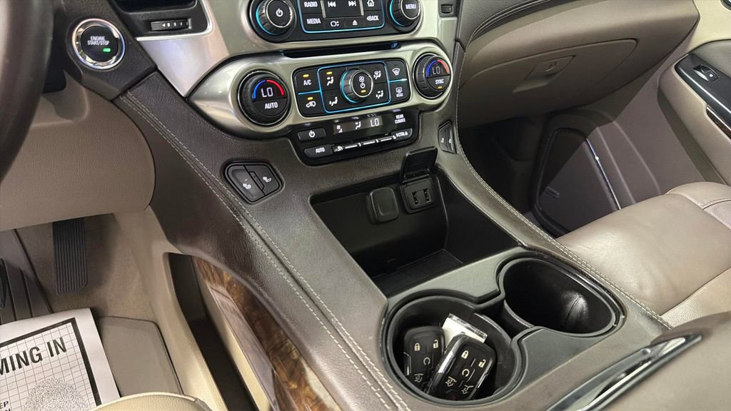 Used 2019 Chevrolet Suburban LT w/ Luxury Package RWD image 25