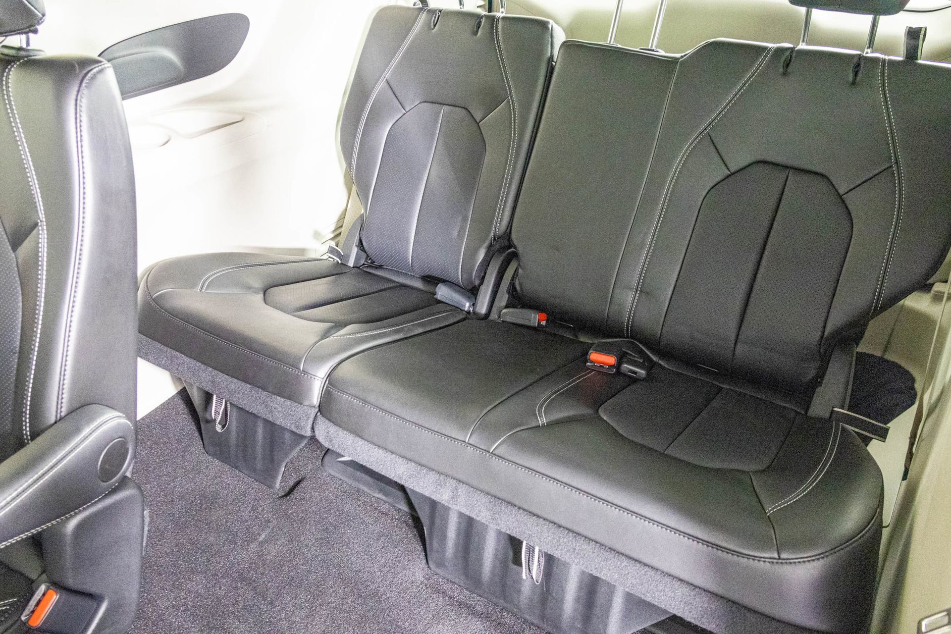 Used 2024 Chrysler Pacifica Touring-L image 30