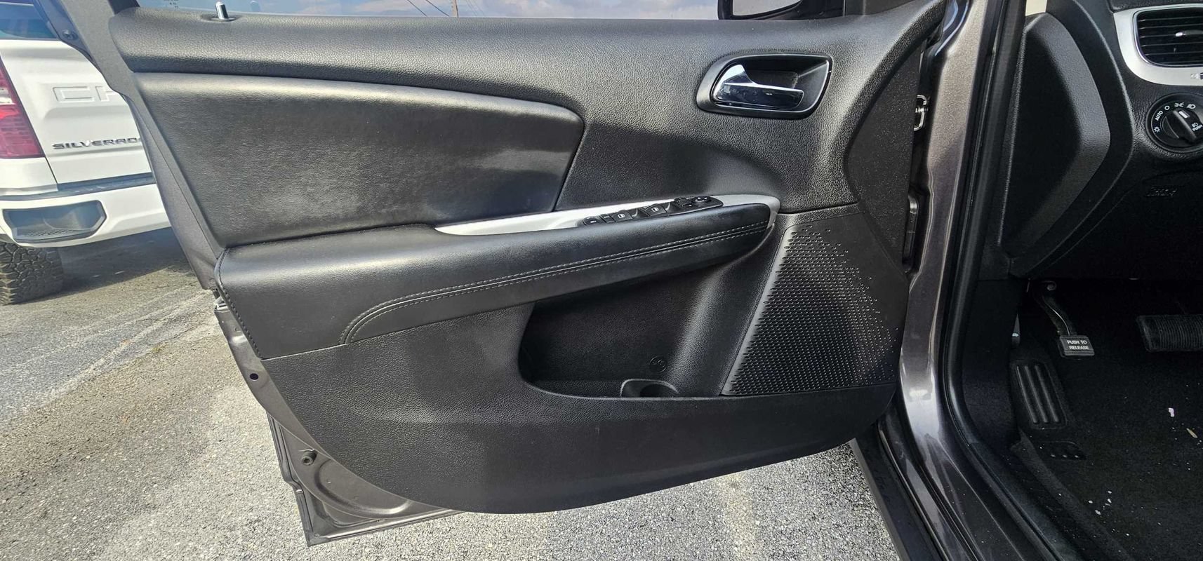 Used 2019 Dodge Journey SE w/ Blacktop Package FWD image 14