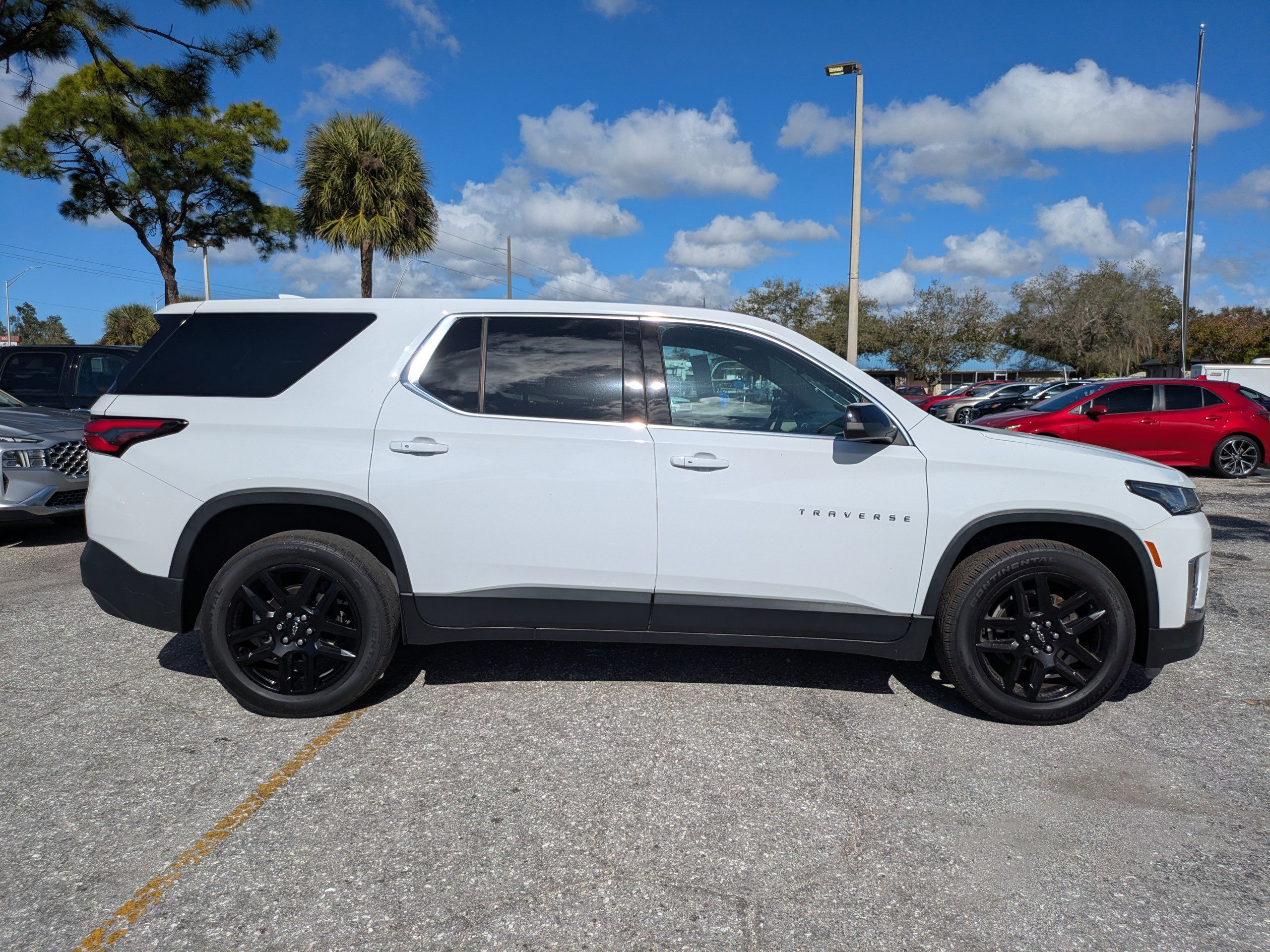 Used 2022 Chevrolet Traverse LS FWD image 3