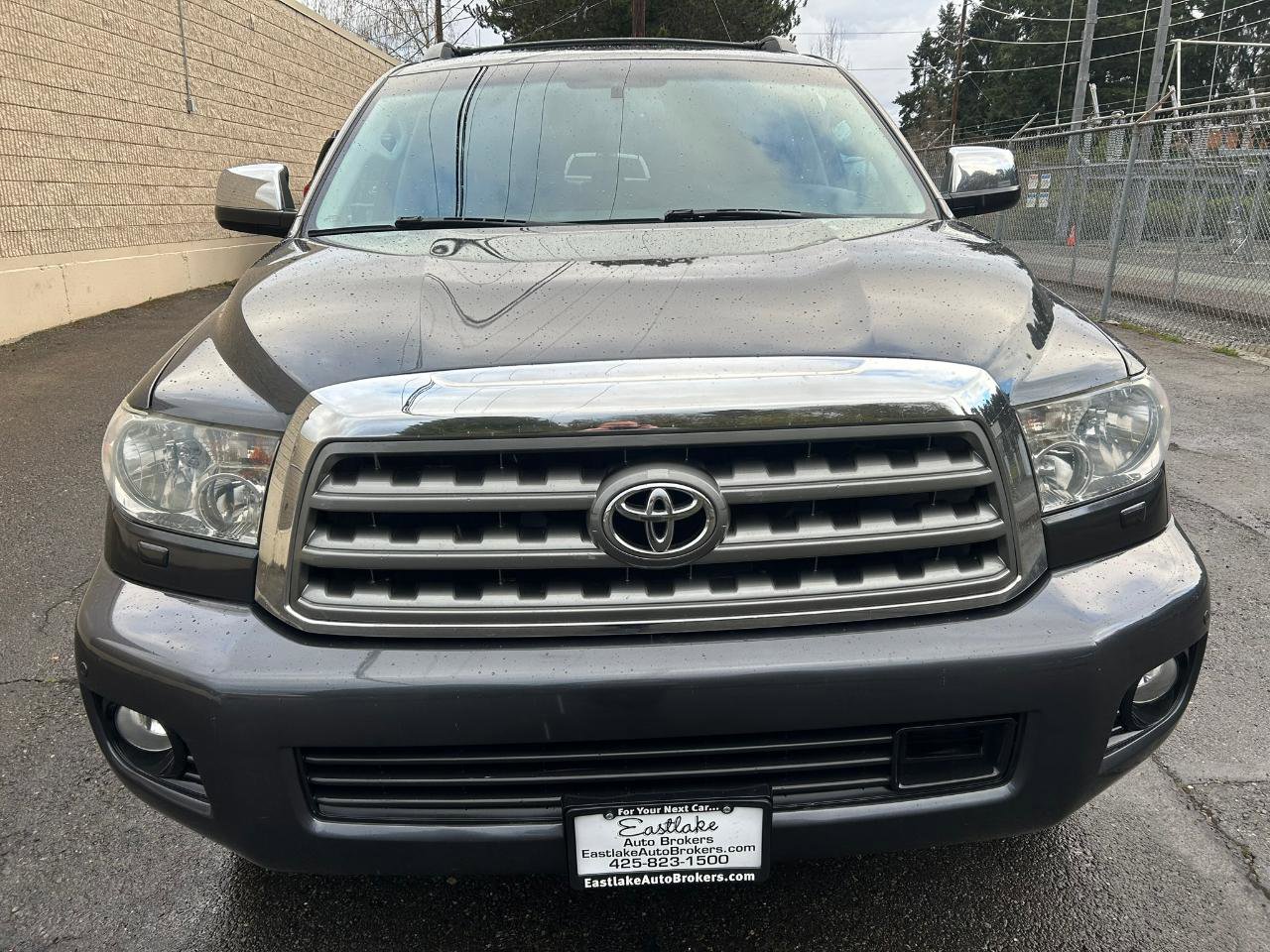 Used 2015 Toyota Sequoia Platinum AWD/4WD image 2