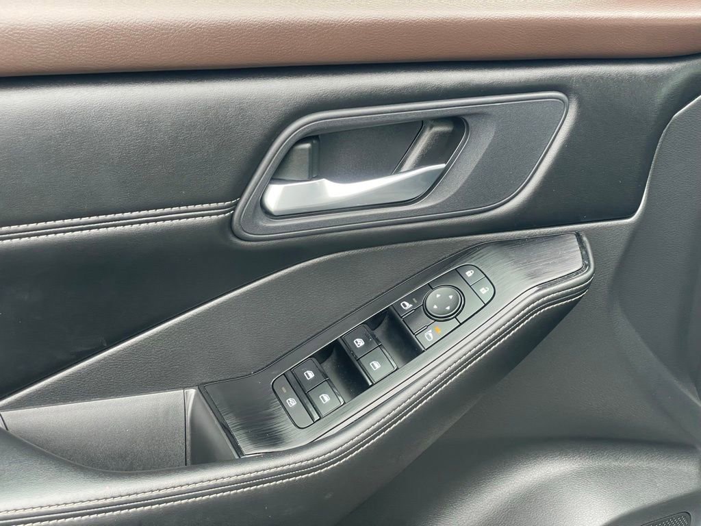 Certified 2023 Nissan Rogue SV w/ SV Premium B Package image 15