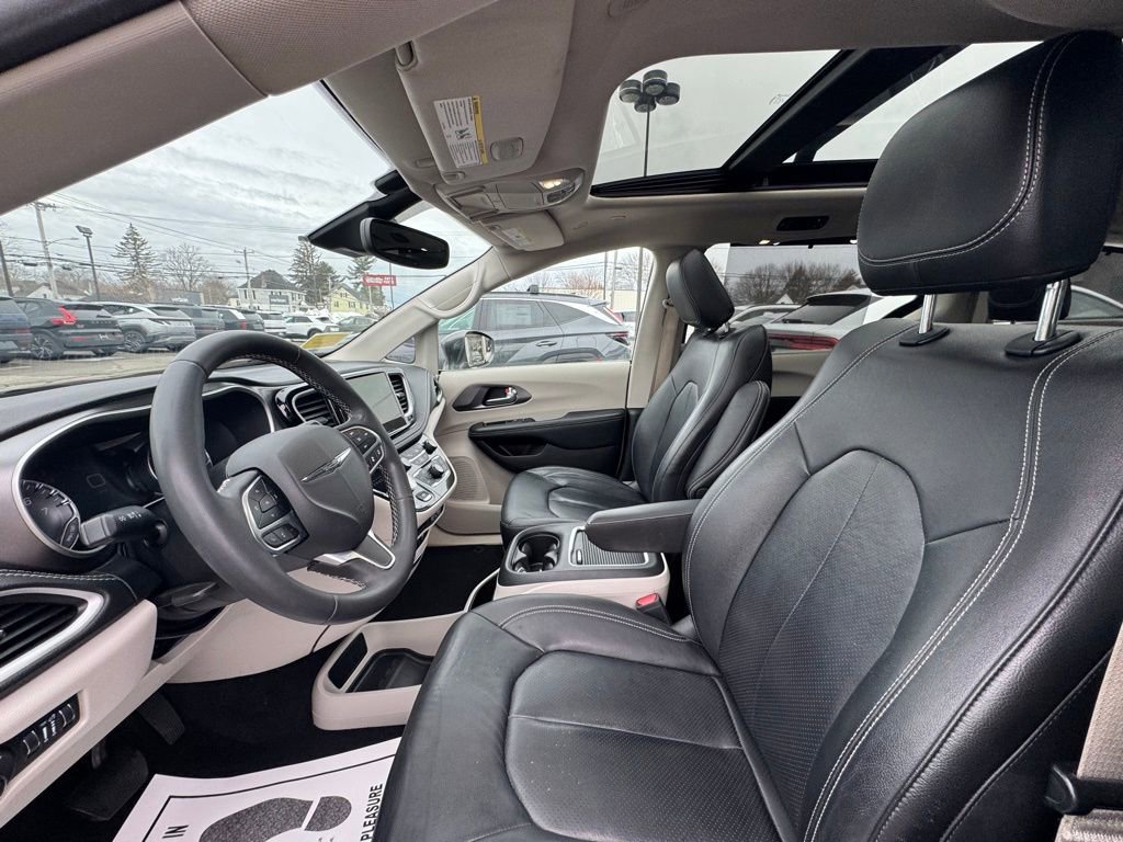 Used 2022 Chrysler Pacifica Touring-L image 23