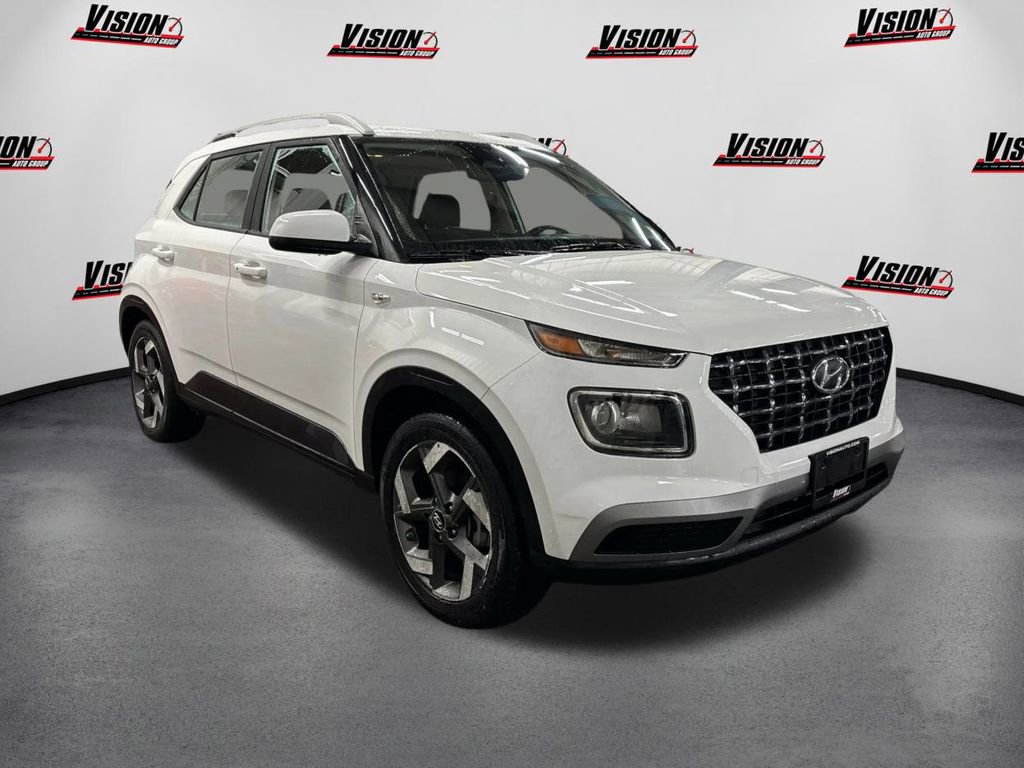 Certified 2025 Hyundai Venue SEL image 3