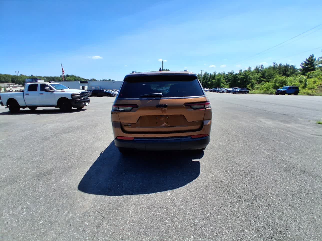 New 2026 Jeep Grand Cherokee L Limited w/ Limited Altitude Package AWD/4WD image 5