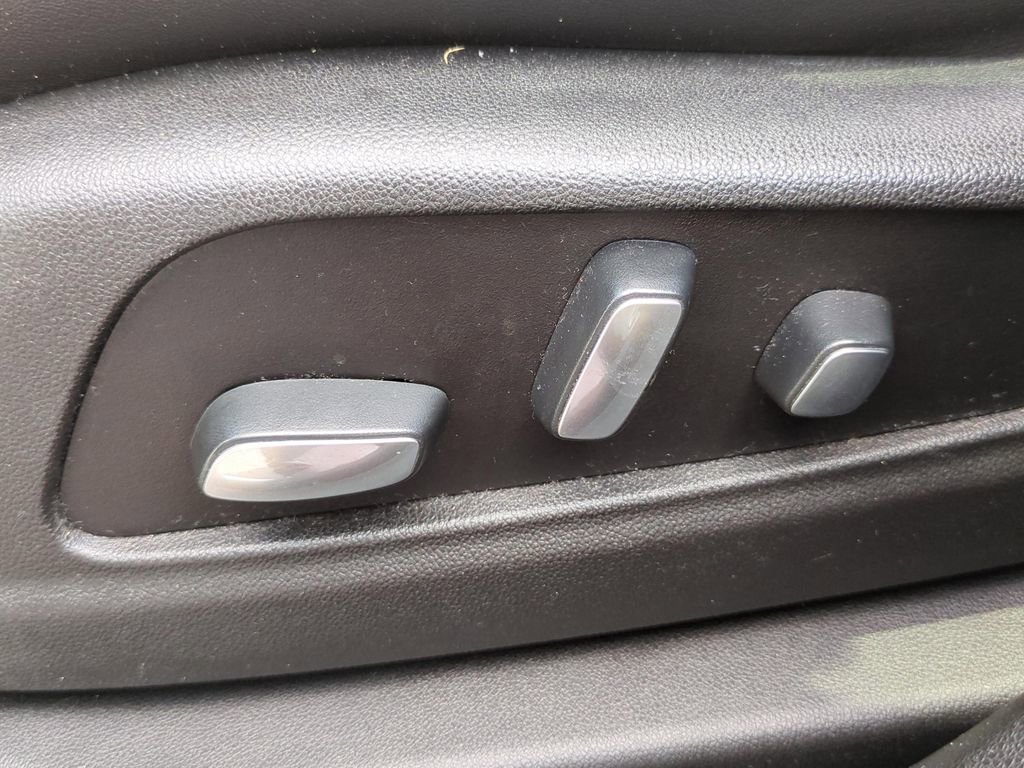 Used 2021 Cadillac XT6 Premium Luxury w/ LPO, Floor Liner Package image 18