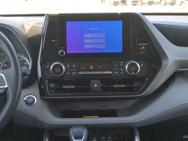 Used 2023 Toyota Highlander XLE image 18