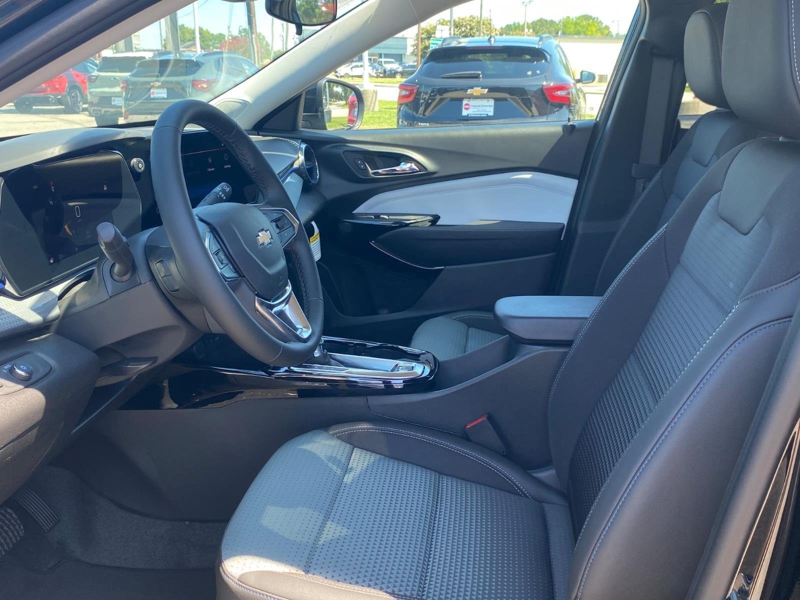 New 2026 Chevrolet Trax LT w/ LT Convenience Package FWD image 14
