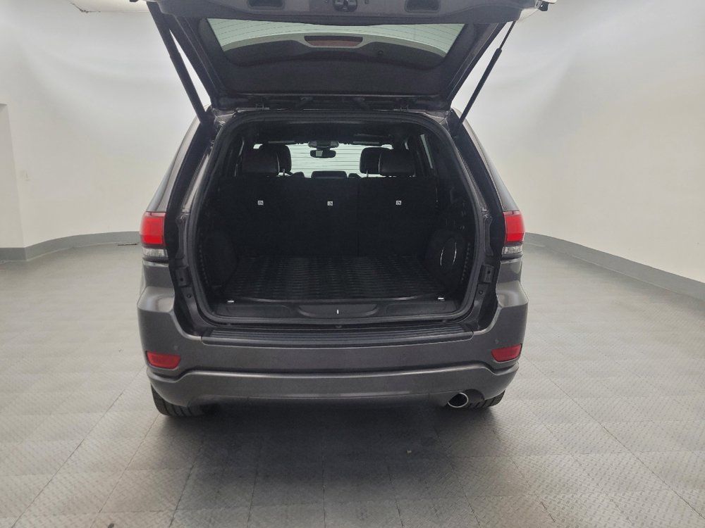 Used 2018 Jeep Grand Cherokee Altitude RWD image 29
