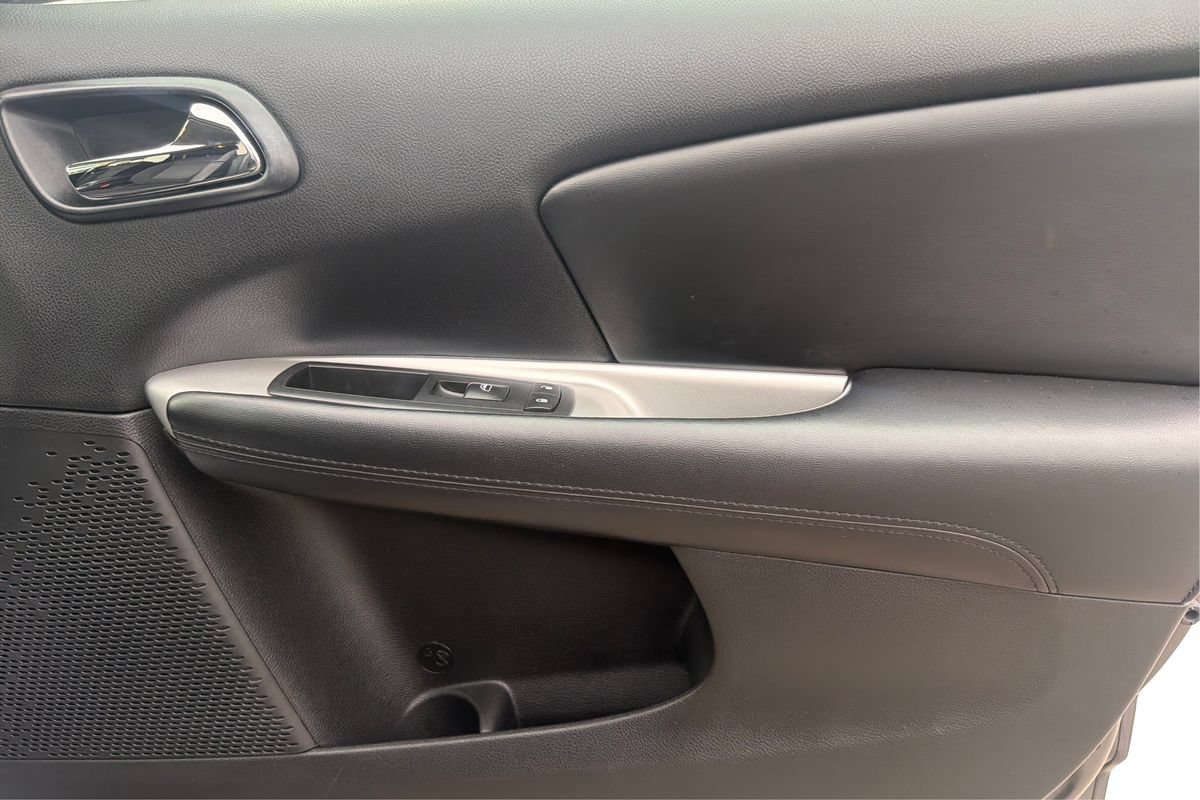 Used 2016 Dodge Journey SE w/ Flexible Seating Group FWD image 19