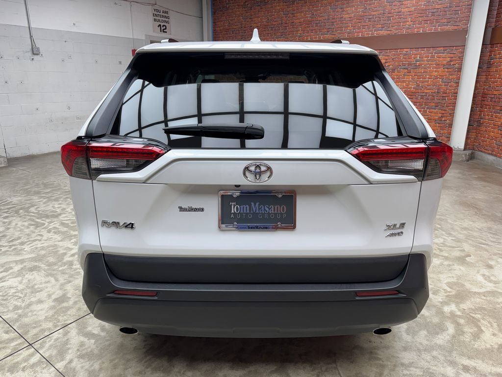 Used 2023 Toyota RAV4 XLE Premium AWD/4WD image 4
