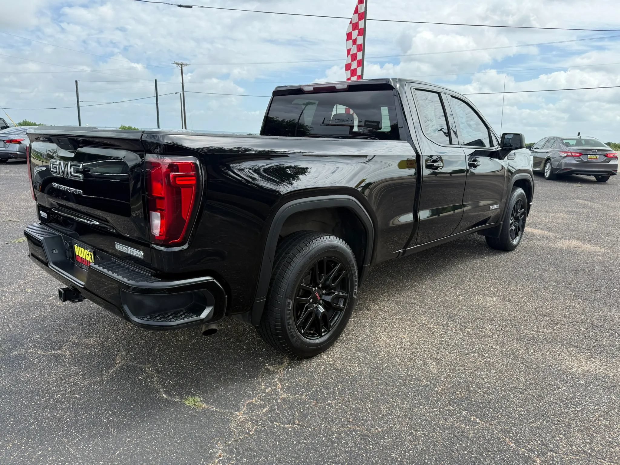Used 2020 GMC Sierra 1500 Elevation w/ Elevation Value Package RWD image 5