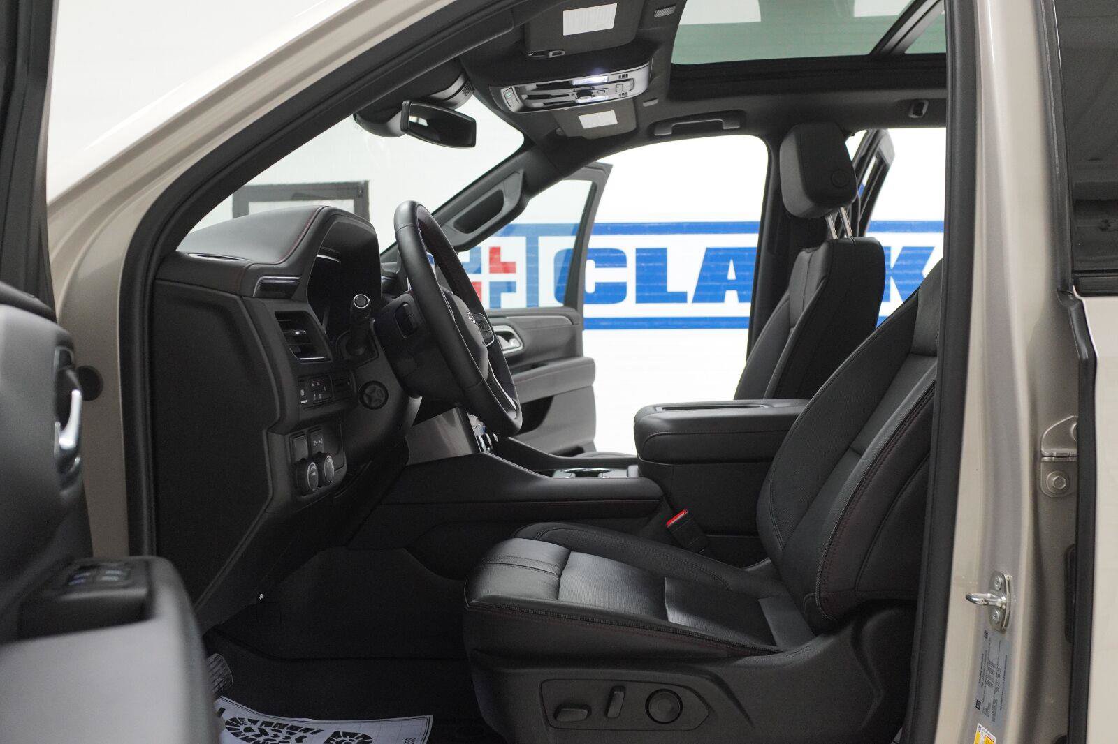 Used 2024 Chevrolet Tahoe RST w/ Luxury Package RWD image 5