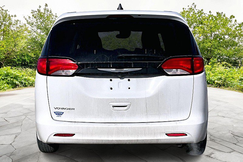 Used 2023 Chrysler Voyager LX FWD image 5