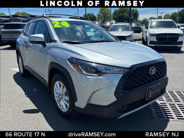 Used 2024 Toyota Corolla Cross LE w/ Moonroof Package AWD/4WD image 9