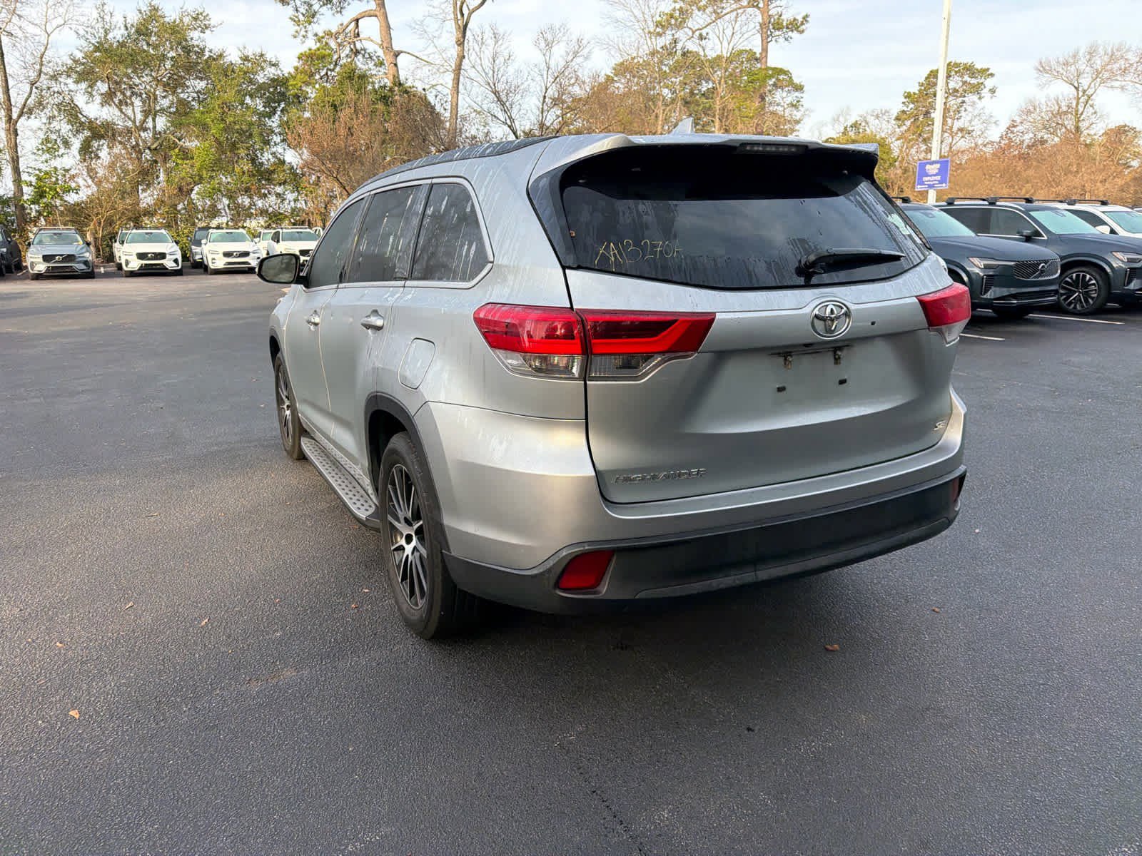 Used 2018 Toyota Highlander SE image 12