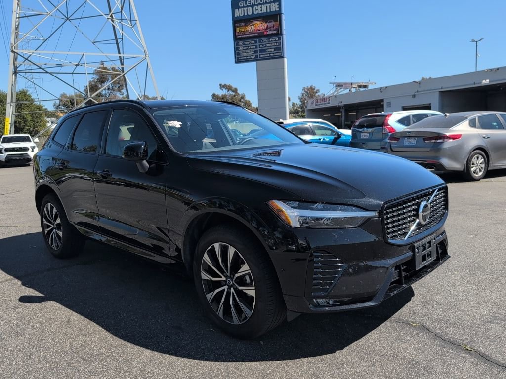 Used 2025 Volvo XC60 B5 Plus image 3
