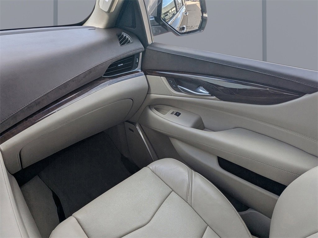 Used 2016 Cadillac Escalade Luxury image 21