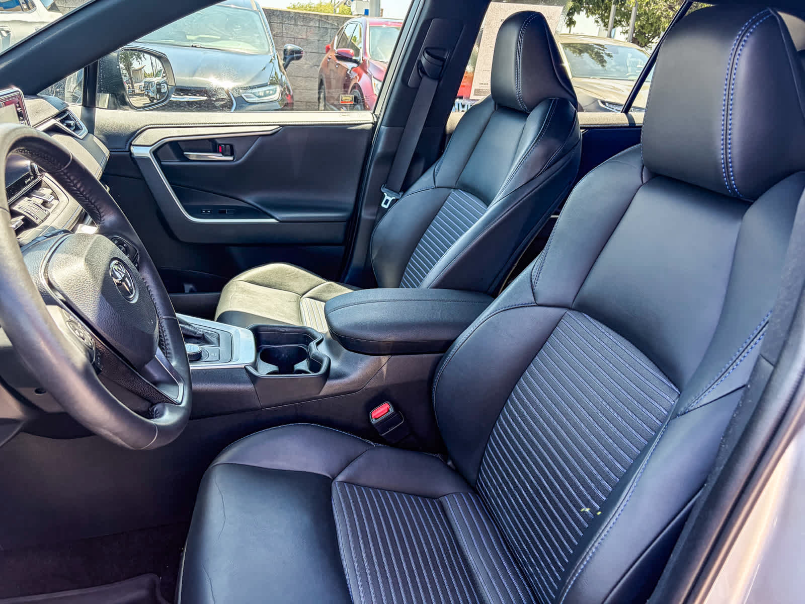 Used 2019 Toyota RAV4 XSE w/ XSE Weather Package AWD/4WD image 17