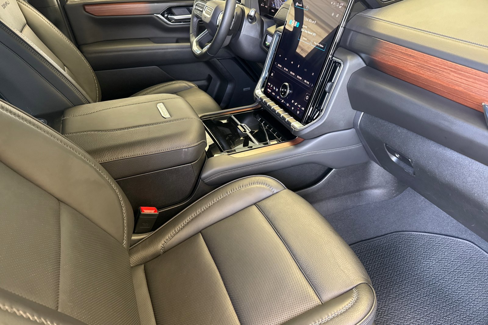 Used 2025 GMC Yukon Denali AWD/4WD image 21