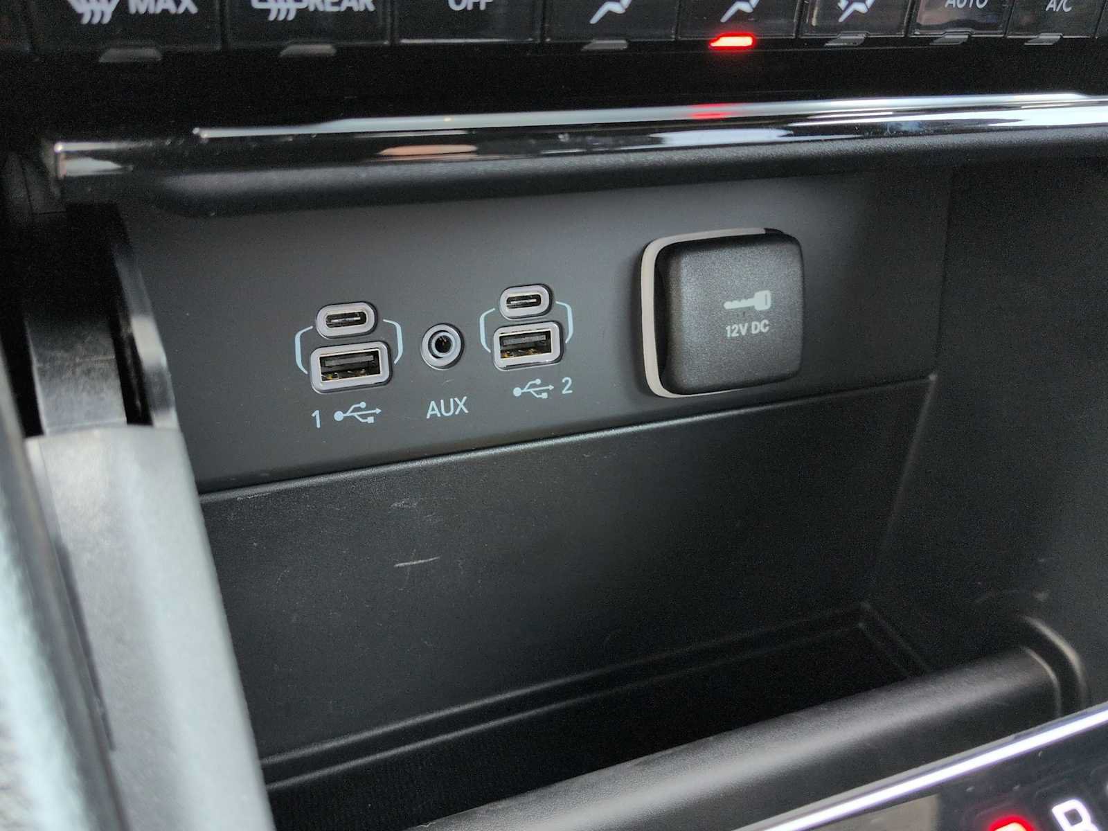 Used 2025 Jeep Grand Cherokee Laredo X AWD/4WD image 32